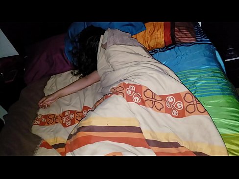 ❤️ Üvey oğul, genç üvey annesini uyurken azarlıyor. ☑ Sert porno bizde ❌️❤